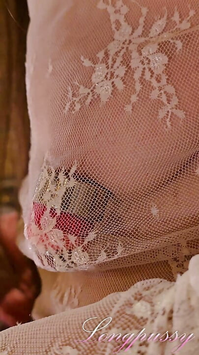 Lang poesje. Speelgoed 'en' tieten.