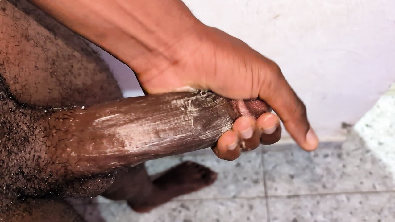 Babdoyx trắng xuất tinh sau khi xuất tinh.