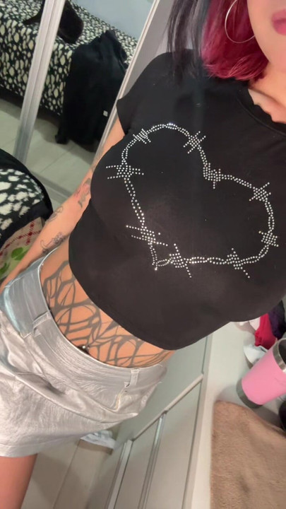 لطيف لاتينا فاتنة