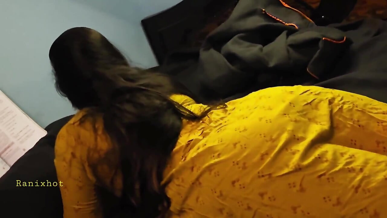 O ders çalışırken doktor üvey kız kardeşimle seks yapıyorum