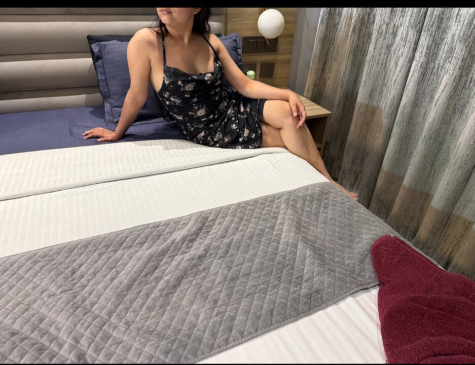 Boyfriend apni sex addicted sex girlfriend ke Ghar per chudai krne gya