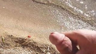 Ejaculação de ibizabigcock na praia em ibiza para o povo