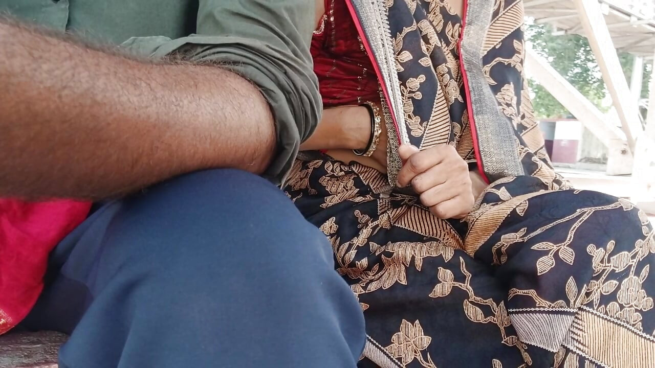 railway station par bhabhi ko sex chda