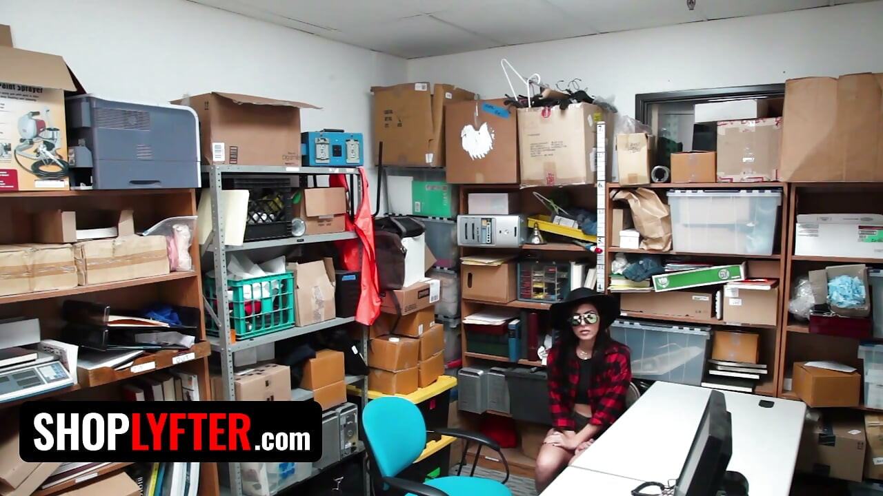 Shoplyfter - Foxy Troublemaker Audrey Royal Receives Huge Facial Cumshots From Two Security Guards
