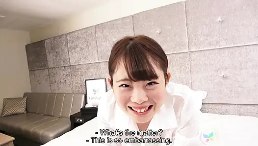 Yuko mukai si pekerja kafe jepang lagi asik ganti baju dengan seragam!