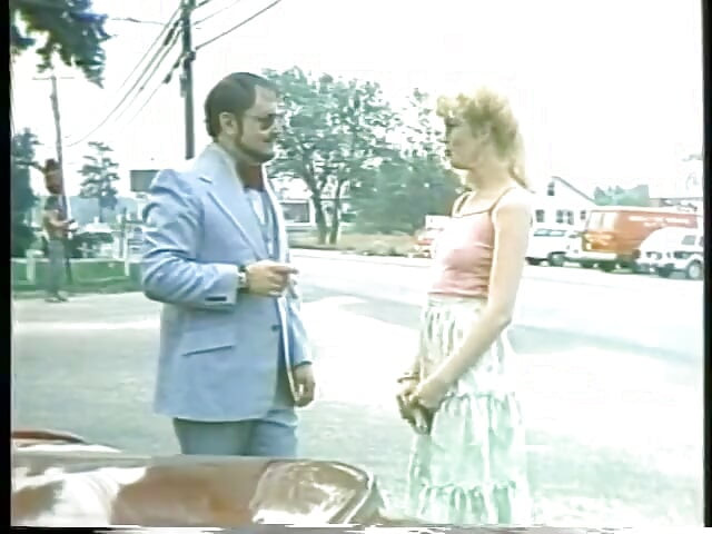 Vintage porr med slampa blir knullad och jizzed i skåpbil efter sugande kuk