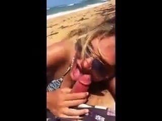 Busty hút tại những bãi biển