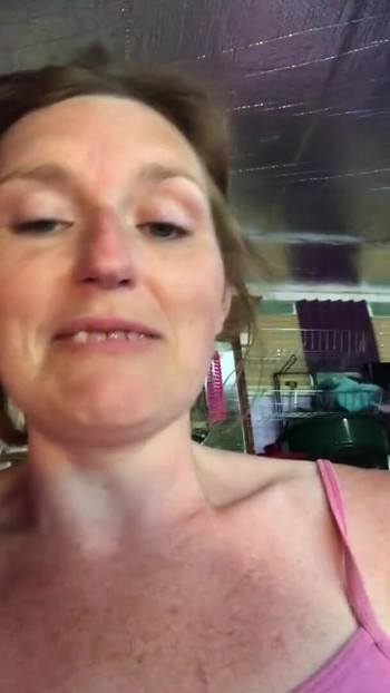 3 pha đánh nhau nhỏ trong 20 phút khi tôi quỳ trên giường vì tôi quá già để hoạt động vì vậy hãy tiếp tục phát huy lợi thế | Đoạn video ngắn 2