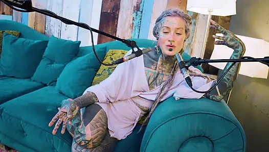 Ich spreche über A - echt - ASMR - Podcast - Reden - tattoo-mädchen-model goth punk dreadlocks