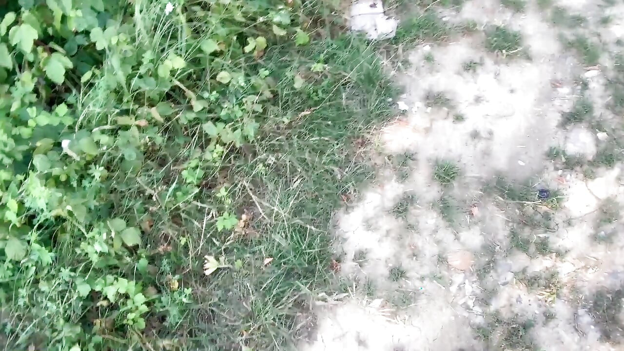 Bir günde 6 açık havada mastürbasyon ve bir yol üzerinde büyük ve uzak boşalma
