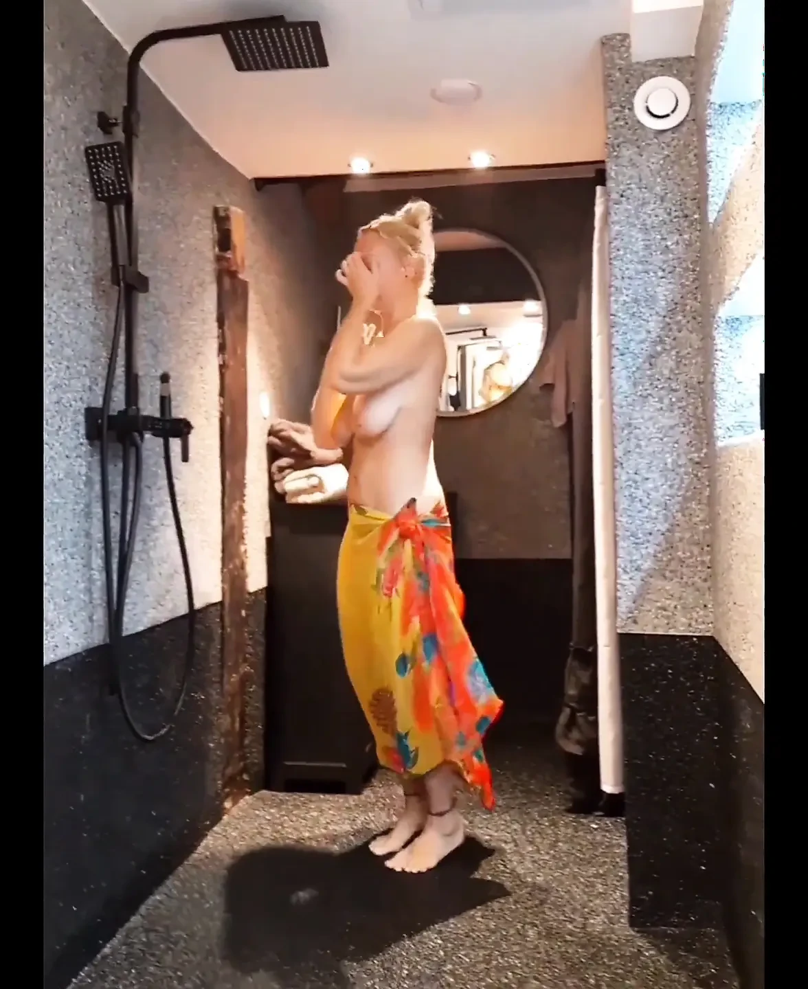 Selena's Beautiful Half Naked Dancing Posing