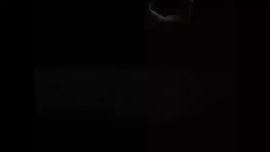 O benim sikimi emiyor ve başka bir adam izlerken yükümü yutuyor