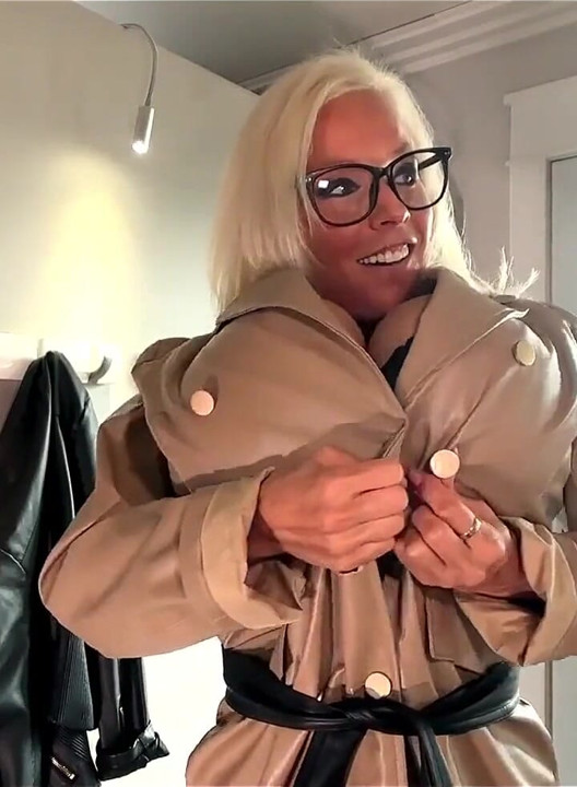 Vollständiges video veröffentlicht! Zaubergürtel macht sie größer!
