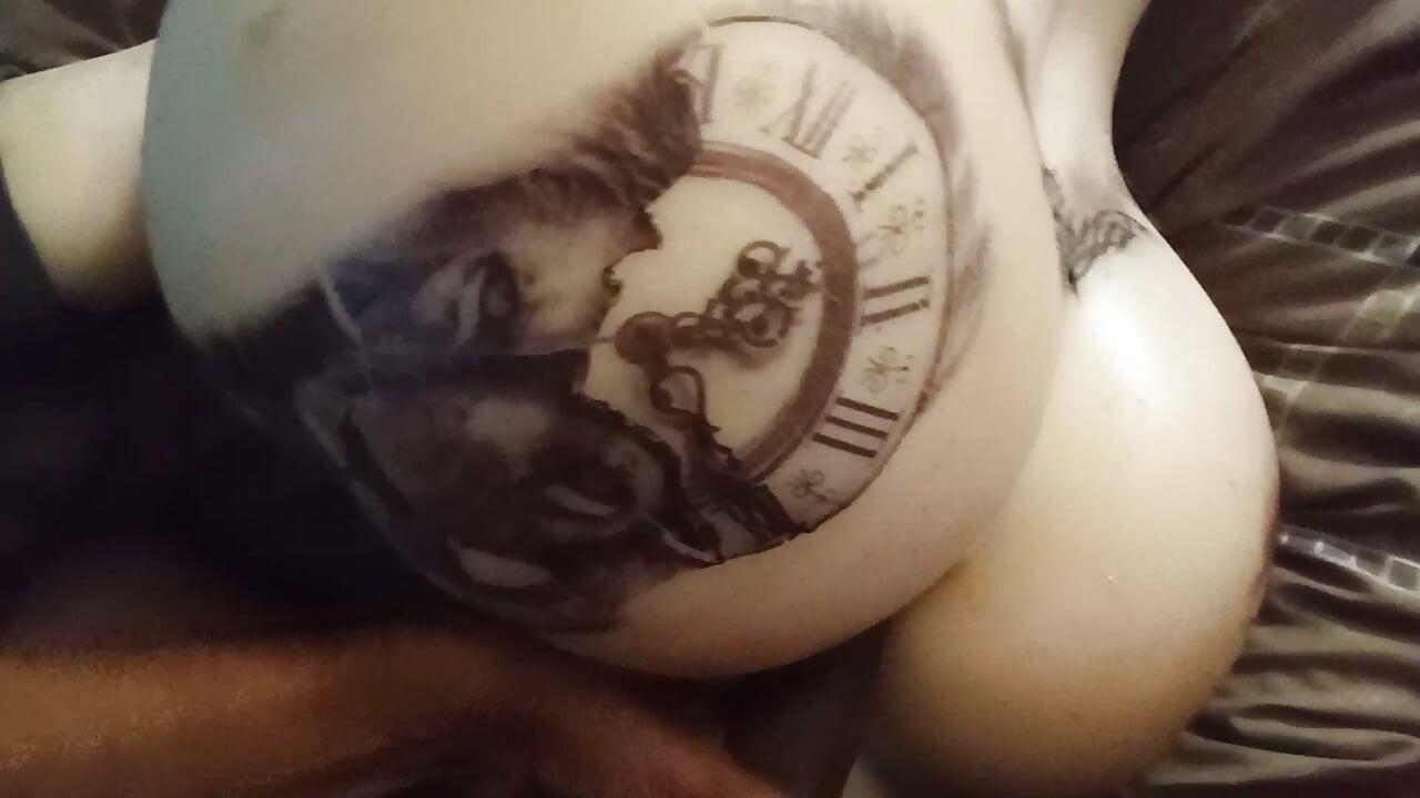 "Booty-Full " Tatted-Up, (Asian X Bunnie)...Thích bị nhét vào lỗ nhị !!
