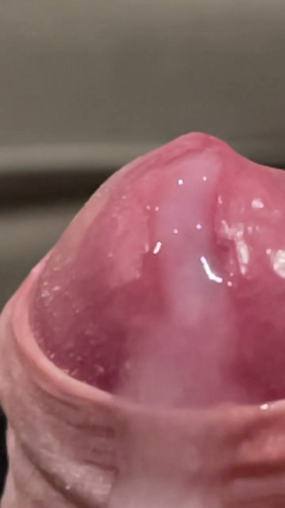 Close up cumming