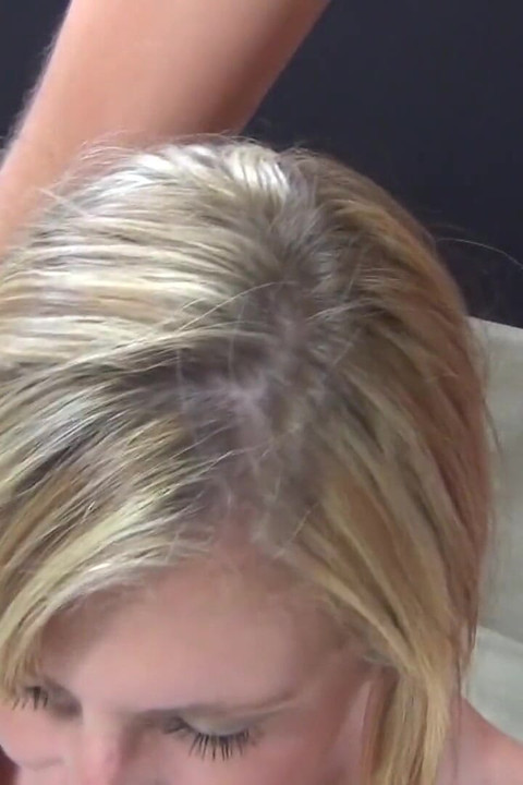 Amatorska blondynka jeździ na Sybinie i dmucha kutasa potwora