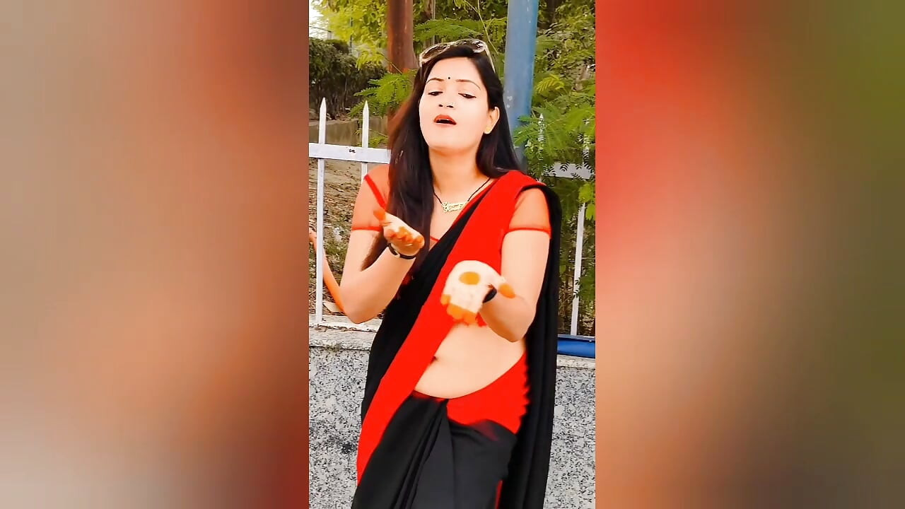 Kakak ipar indiaku mergokin aku lagi asik masturbasi memekku di kamarku