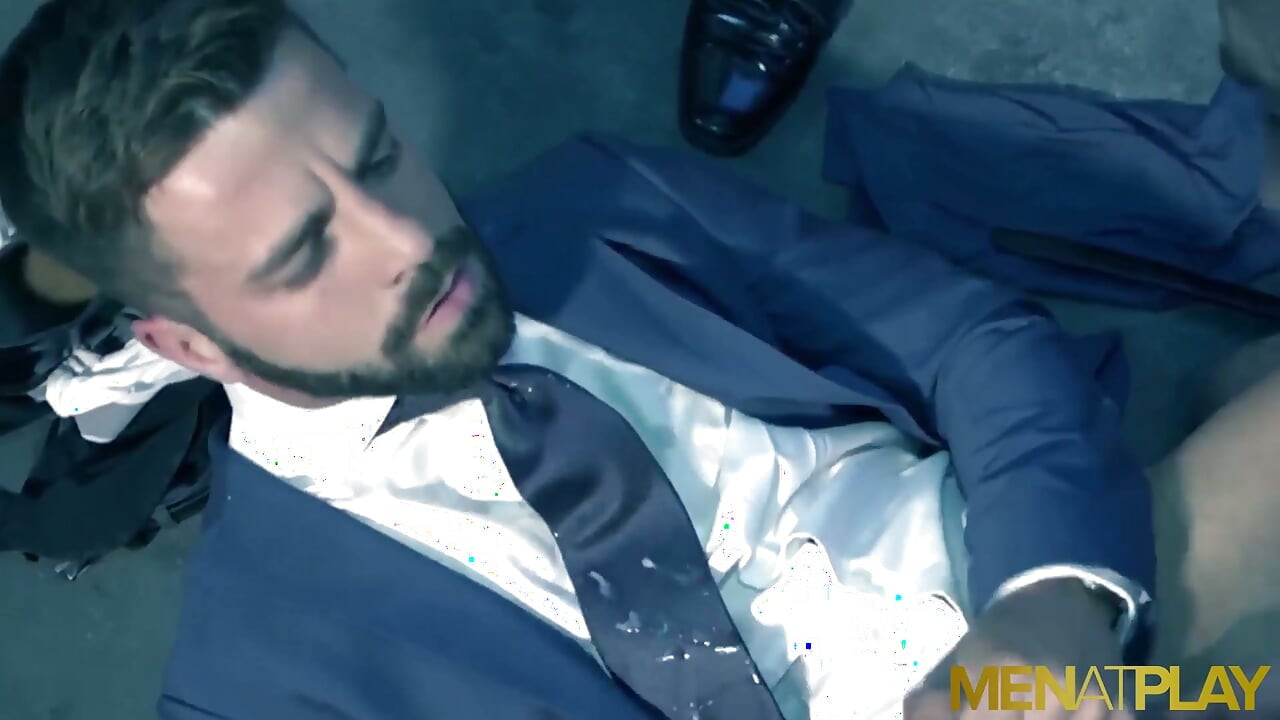 Menatplay - Muscular Emir B. barebacks Hector De Silva