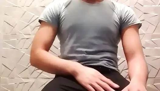 22 yaşından küçük sert bir penise olan susuzluğumu giderebilecek biri var mı?