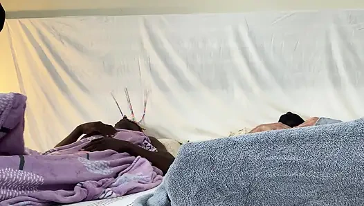 Белая шлюшка с большим черным членом растягивает задницу муж и большой черный член, часть 1