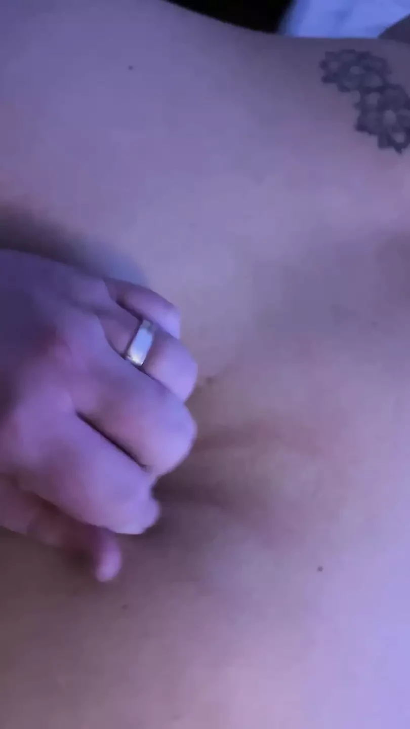Ngentot pantat panjang dan ngentot memek dengan dildo di saat yang bersamaan!