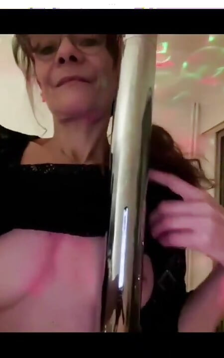 שדיים בהירים וחושניים