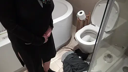 Unfaithful Turkish Maid Lets British Boss Cum Inside Her Old Pussy