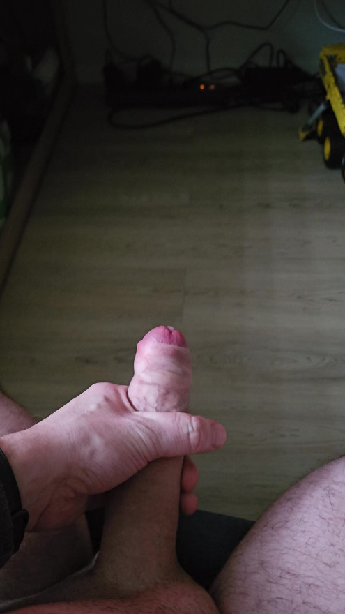 While watching porn a jerked off and horny cumshot