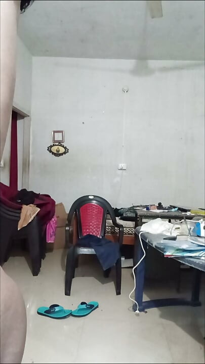 インド人少年の純粋なボディティーズ（女性視点）勃起したチンポに触れず