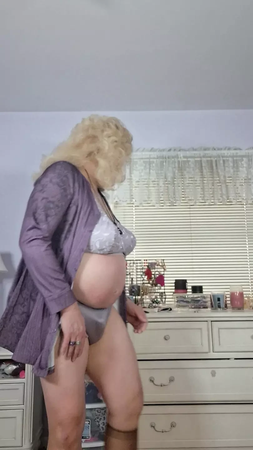 Plump Granny Vicki loves hard men!