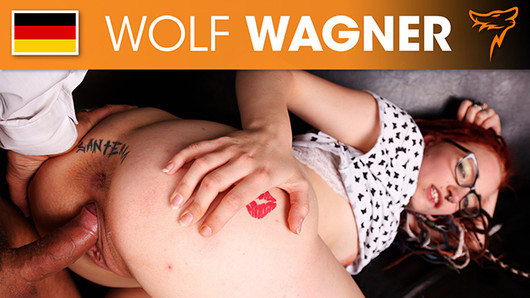 JezziCat auf Straße abgeschleppt und im Fotostudio gefickt! Wolfwagner.com