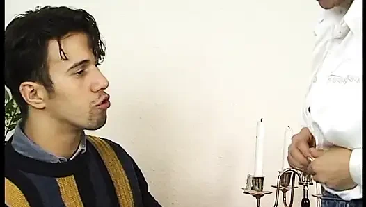 Memek brunette semok dijilat sebelum menunggangi kontol di video vintage