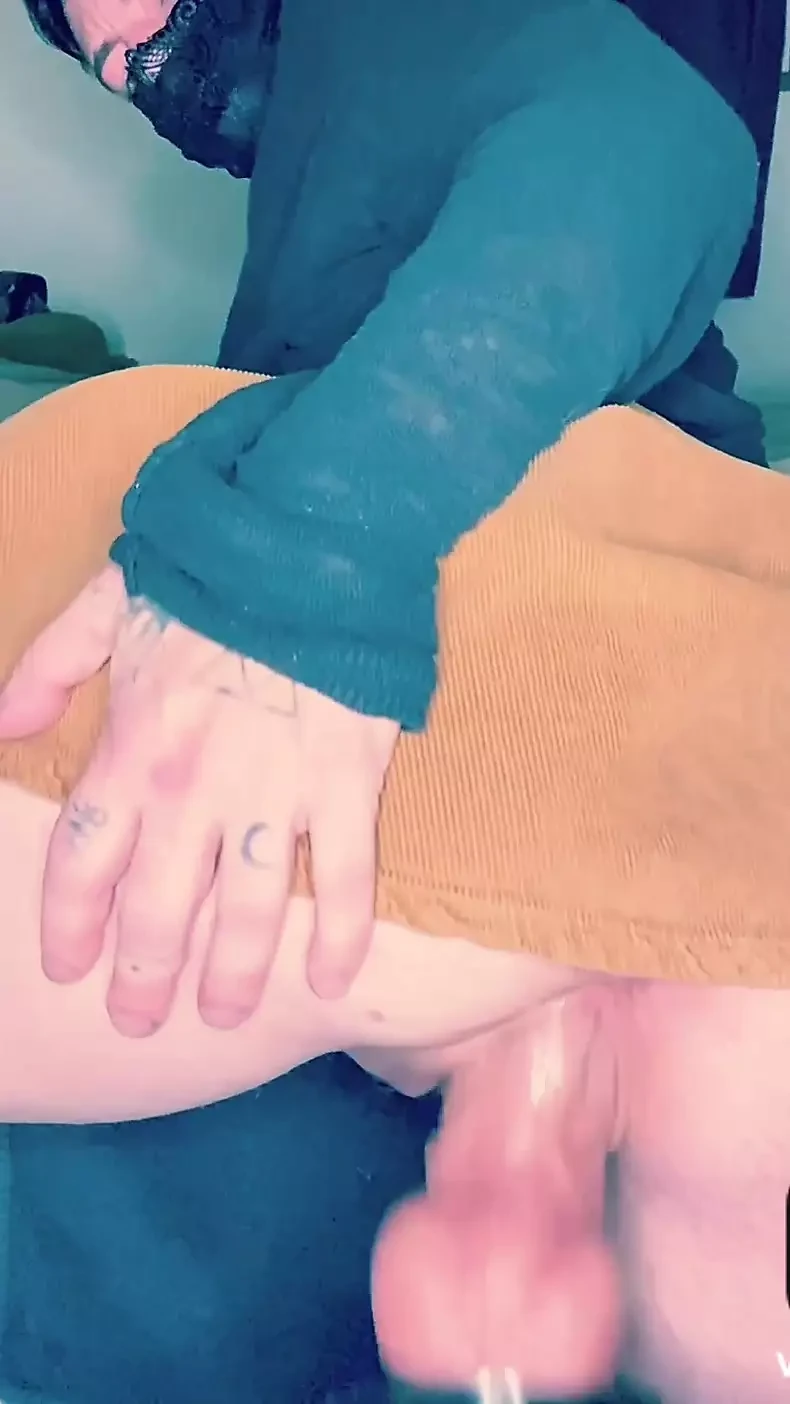 穿裙子的变性人twwink需要大鸡巴