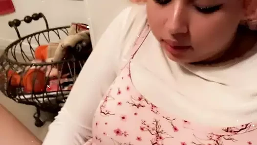 可爱的兔女郎干她的阴户