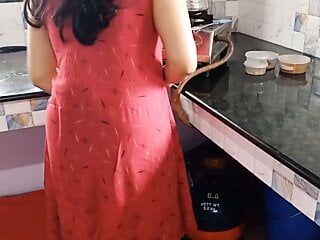 Kaam wali bhai ko kitchen me choda - persetan dengan pembantuku di dapur