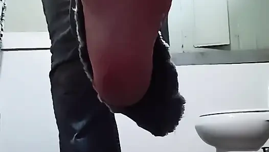 Продаю соседу мои тапочки