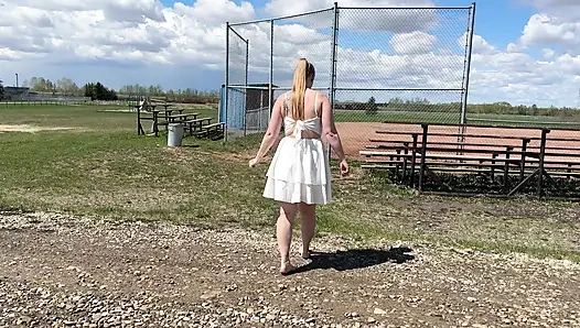 Solo Public Orgasm: Fucking My Pussy with Fingers Beside Busy Highway