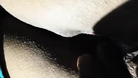 Water fell into the pussy when she put a finger in her pussy.