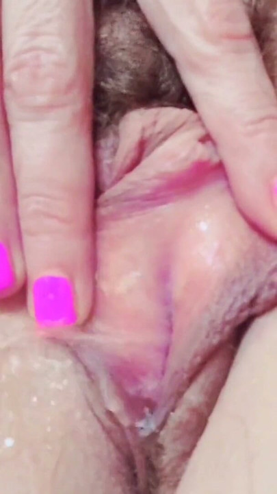 mi nueva recopilación de meadas peludas y mojadas amateur munichgold coño de labios largos mea para mis fans de NS | Clip 2