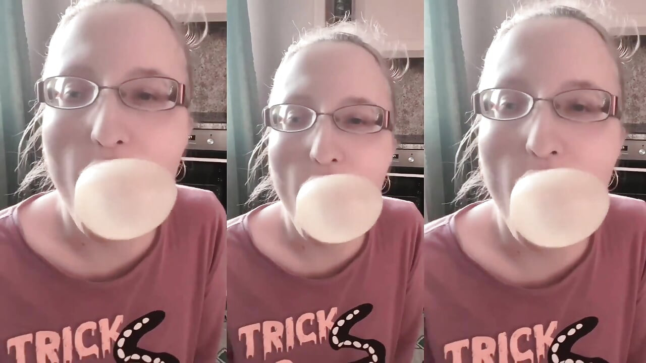 ASMR Kesan Bunyi Gum gelembung besar mendengar dalam fon kepala