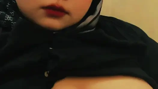 AJSXX99 - Mein schönes malaysisches mädchen in einem hijab wartet auf dich im chat.