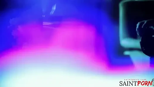 Tanya cox si kekasih yang cemburuan memasukkan kekasihnya ke dalam penangkaran erotisnya