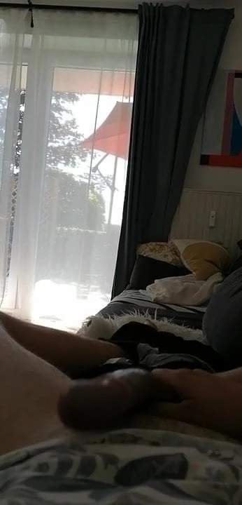 Немного будит член