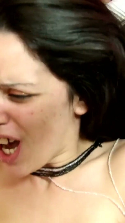 Orgasmo anal a 150 decibeles para Melissa, la árabe gritona | Clip 2