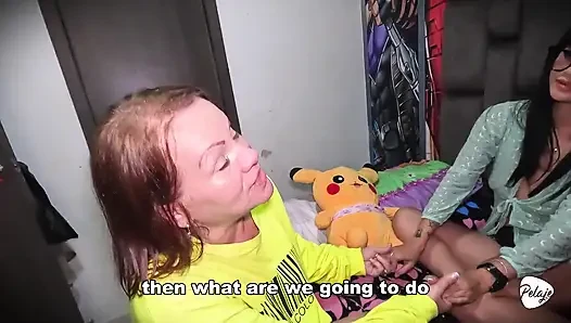 Nenek teman sekamar saya meyakinkan saya untuk melakukan seks lesbian di belakang punggung keluarganya.