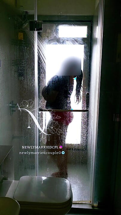 Femme cuckold se prépare pour rencontrer le fan d'internet