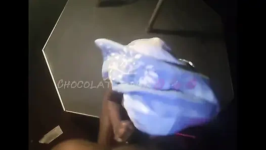 Astaga, mereka mergokin aku mengambil tip dari kamar pribadi!! Aku kontolku sampai dia crot di dalam!