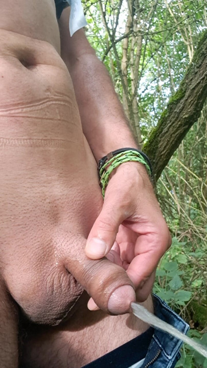 Kencing di hutan dan nikmati beberapa momen pamer