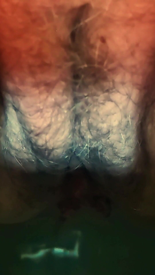 Ngintip dan kencing. Instruksi coli. Video role-play POV | Klip 1