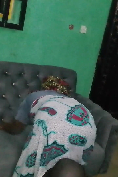 Mama mea vitregă mă fute când nimeni nu era în jur
